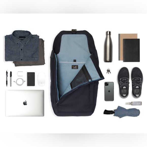 EUC WAYB Ready to Roam Backpack in Onyx - Picture 7 of 7